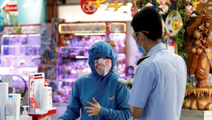 Áo sơ mi cổ bèo: Áo sơ mi cổ bèo là một trong những lỗi thời trong thời trang mà